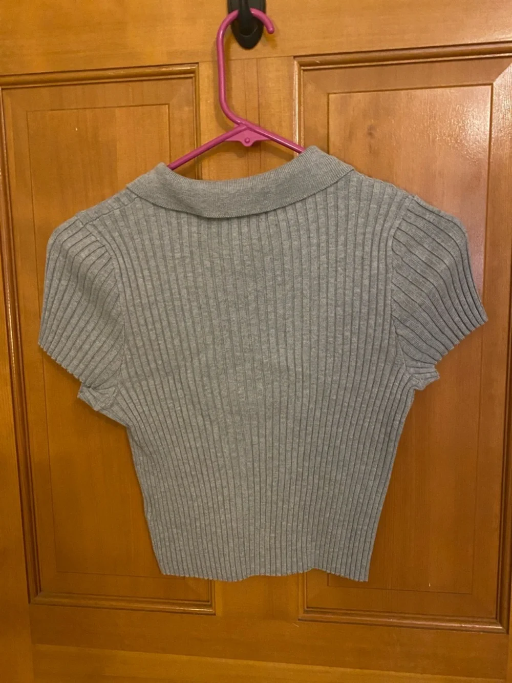 Audrey 3+1 Gray Ribbed Polo Crop Top - Picture 2 of 2